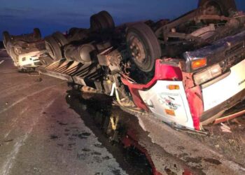 Volcadura de tractocamión afecta circulación entre Padilla y Jiménez