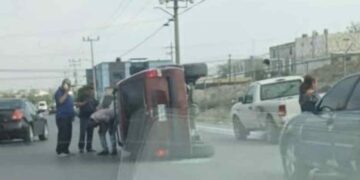 Vuelca camioneta tras chocar en Reynosa, Tamaulipas