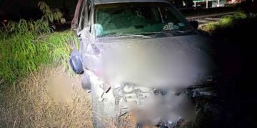 abandona camioneta Nuevo Laredo