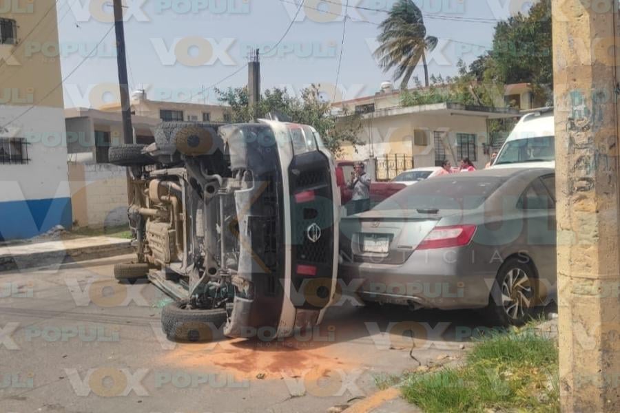 ambulancia volcada en Ciudad Madero
