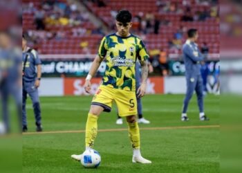 botellazo Estadio Akron