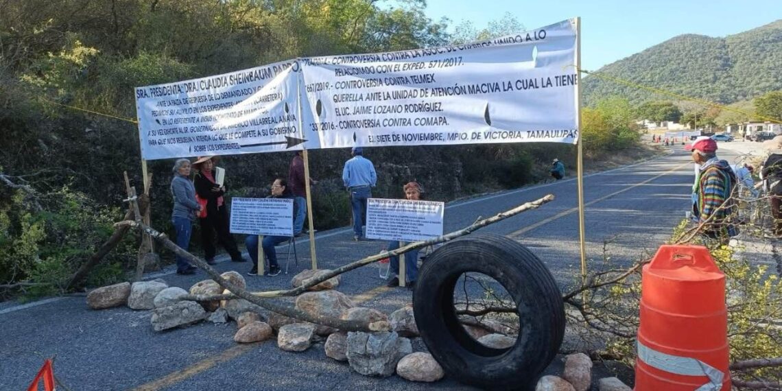 ejidatarios cierran carretera en tamaulipas