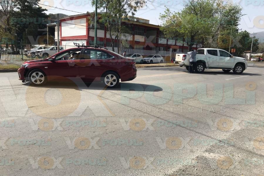 fuerte choque en avenida de Victoria