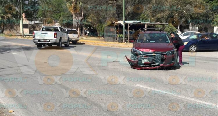 fuerte choque en avenida de Victoria