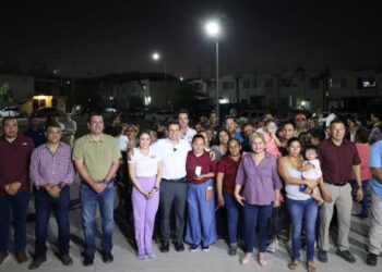 luminaria en fraccionamiento Familias Fuertes