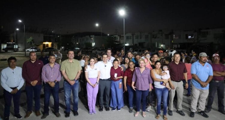 luminaria en fraccionamiento Familias Fuertes