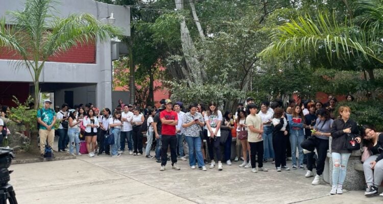 marcha en el campus sur de la UAT