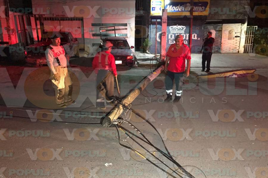 poste caído en bulevar de Victoria