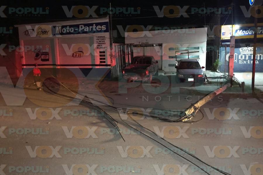poste caído en bulevar de Victoria