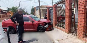 provoca choque Nuevo Laredo