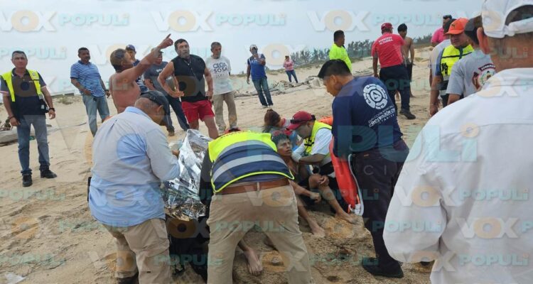 rescate de jóvenes en playa Miramar