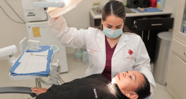 servicios dentales gratuitos Nuevo Laredo