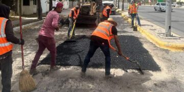 trabajos de bacheo en calles de Victoria