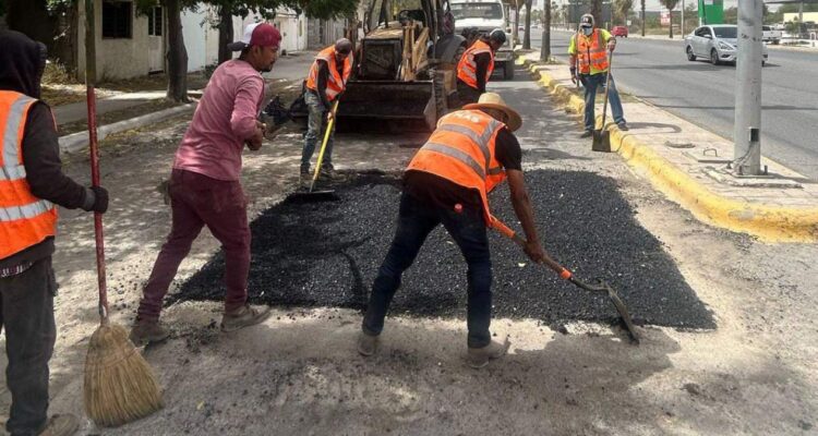 trabajos de bacheo en calles de Victoria