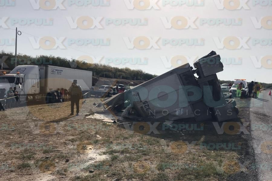 volcadura de un tractocamión en la carretera Victoria
