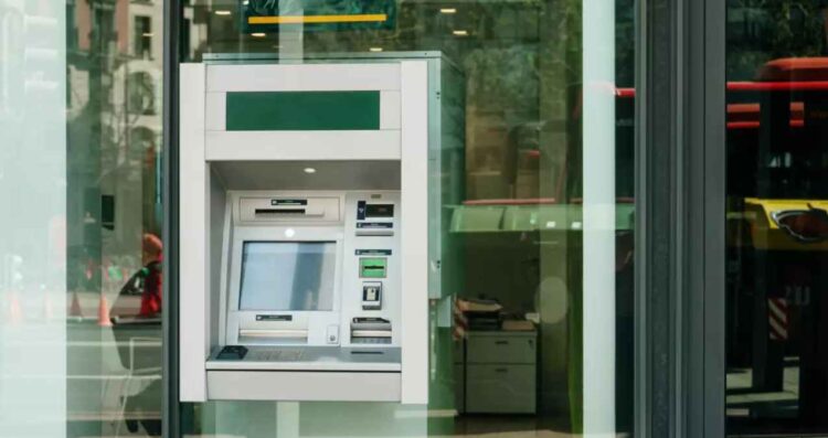 ¿Cierran los bancos el 17 de marzo Conoce qué servicios estarán disponibles