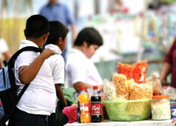 ¿Multarán a los padres por loncheras chatarra? Esto dice la SEP