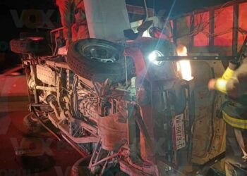 Abuelito vuelca su camioneta tras chocar contra un poste en Altamira, Tamaulipas