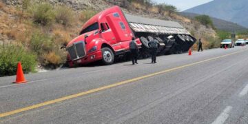 Accidente cierra tramo Palmillas