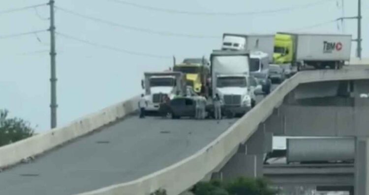 Accidente múltiple colapsa el Libramiento Noroeste en Escobedo, Nuevo León