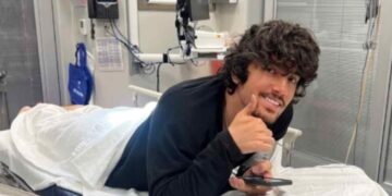 Alex Fernández sufre fuerte accidente en la nieve y termina en el hospital