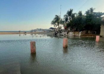 Alto oleaje en Acapulco provoca dos rescates; autoridades piden extremar precauciones
