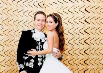 Anahí y Manuel Velasco celebran 10 años de casados con fotos inéditas de su boda