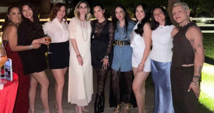 Aneliz Aguilar festeja su cumpleaños con cena japonesa, rosas rojas y mucha fiesta