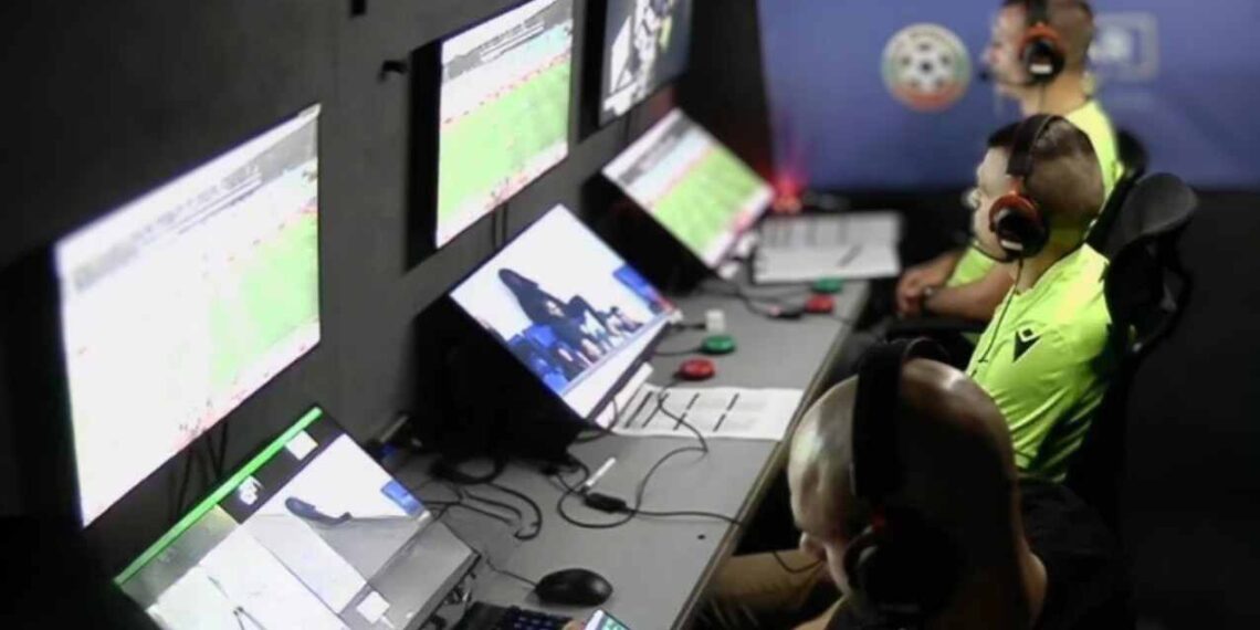 ¿Por qué señalan a un árbitro del VAR en Bulgaria?