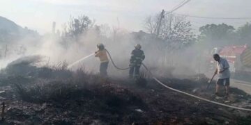 Bomberos controlan incendio Monterrey