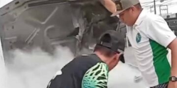 Brigadistas voluntarios ayudan a conductor tras incendio de camioneta en Reynosa, Tamaulipas