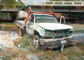 Camión cae de puente en libramiento de Ciudad Victoria