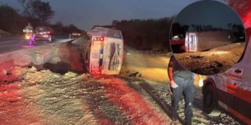 Camión de personal vuelca en la carretera Apodaca–Juárez; al menos 8 trabajadores resultan heridos