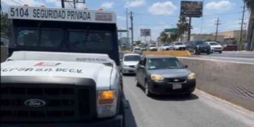 Camión de valores choca contra auto en Reynosa, Tamaulipas
