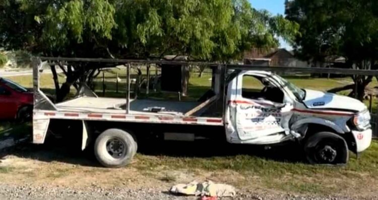 Camión intenta ganarle el paso al tren y termina impactado en Matamoros, Tamaulipas