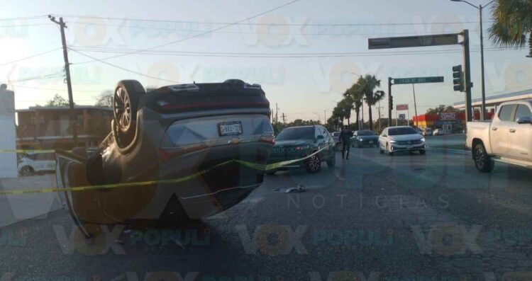 Camioneta termina volcada tras fuerte choque en Tampico, Tamaulipas