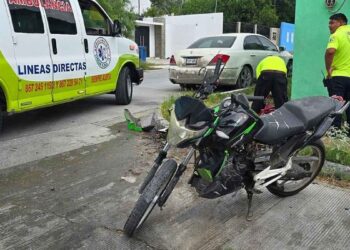 Camioneta y motocicleta chocan en Nuevo Laredo, Tamaulipas