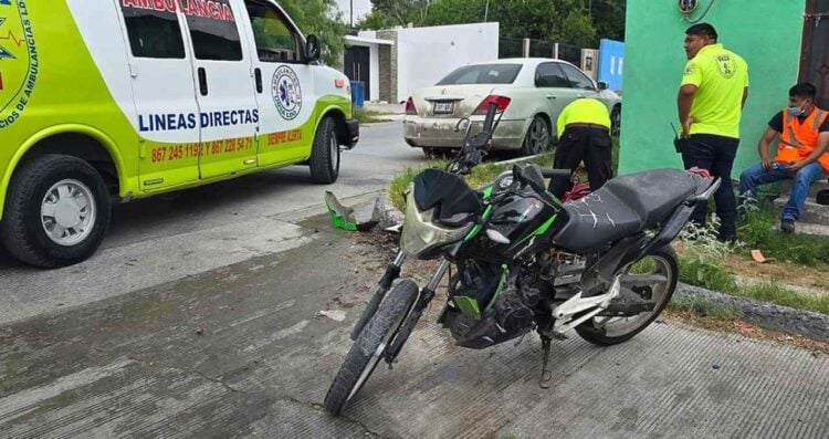 Camioneta y motocicleta chocan en Nuevo Laredo, Tamaulipas