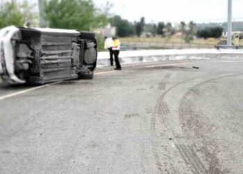Nuevo Laredo vehículo volcado
