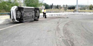 Nuevo Laredo vehículo volcado