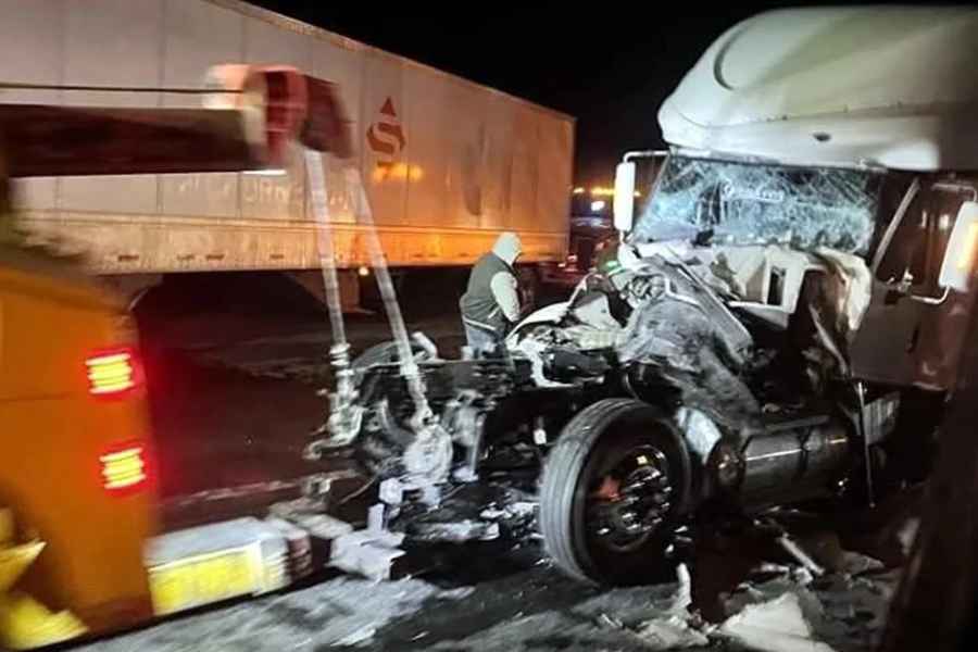 Chofer resulta herido tras choque entre tráileres en Doctor Arroyo, Nuevo León