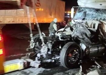 Chofer resulta herido tras choque entre tráileres en Doctor Arroyo, Nuevo León