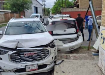 Choque camionetas Nuevo Laredo