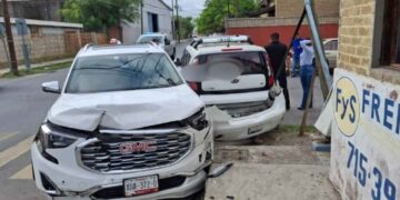 Choque camionetas Nuevo Laredo