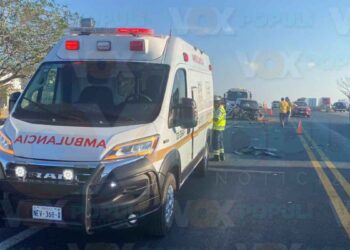 Choque entre auto y camión deja dos lesionados en el Libramiento Poniente de Tampico, Tamaulipas
