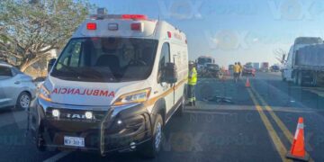Choque entre auto y camión deja dos lesionados en el Libramiento Poniente de Tampico, Tamaulipas