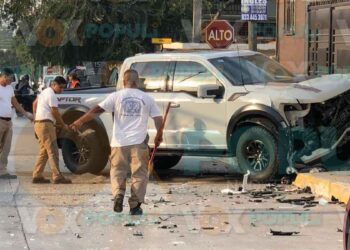 Choque entre camioneta y auto deja una joven lesionada en Tampico, Tamaulipas
