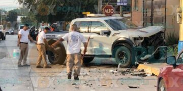 Choque entre camioneta y auto deja una joven lesionada en Tampico, Tamaulipas
