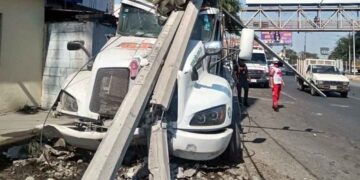 choque múltiple tres vehículos Monterrey