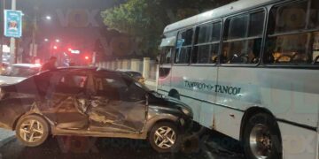 Accidente avenida Hidalgo Tampico deja dos lesionados